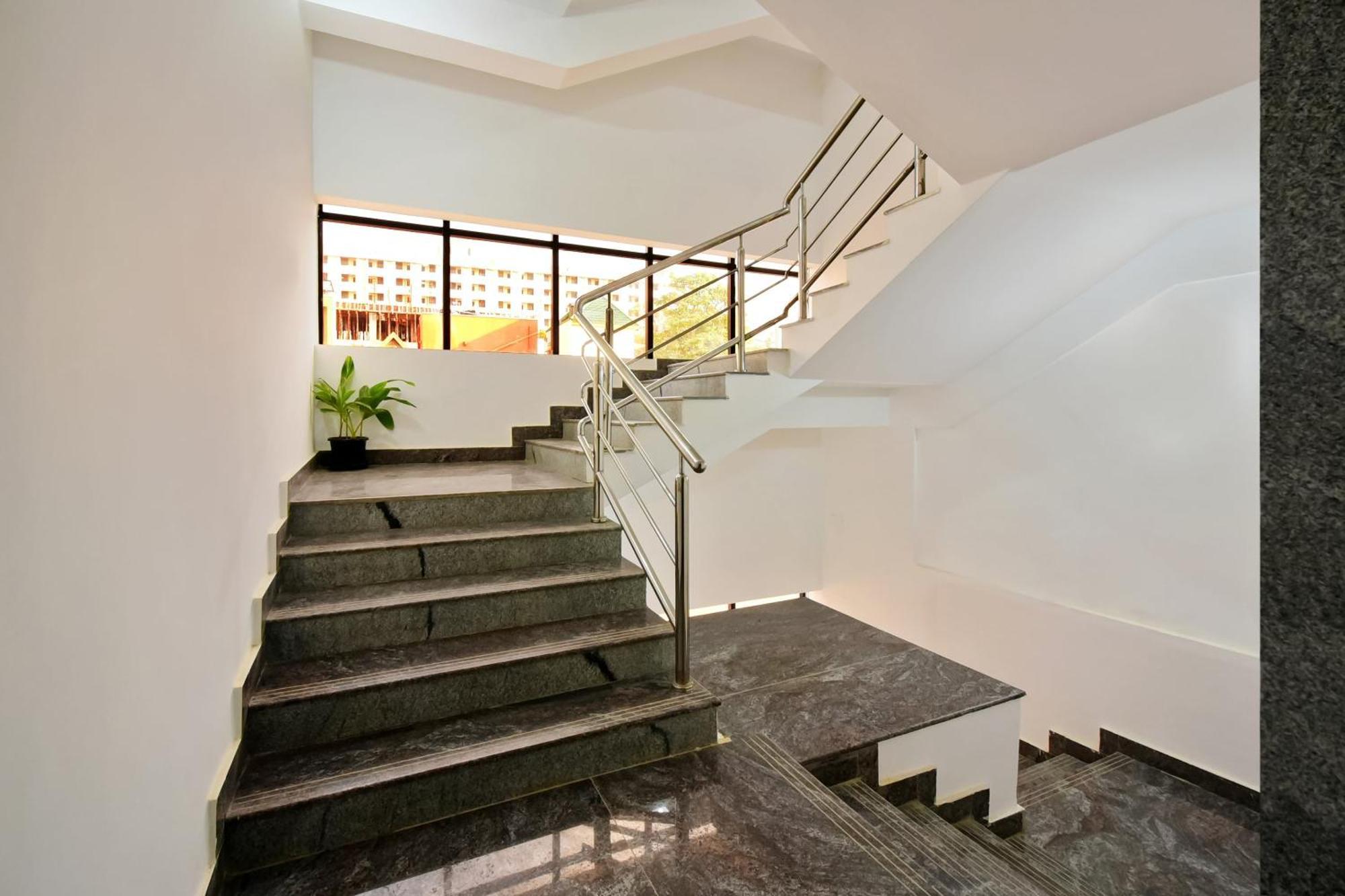 Hotel Super Grand Collection O Near Sarjapur Road Near 7D Voyage Bangalore Exterior foto